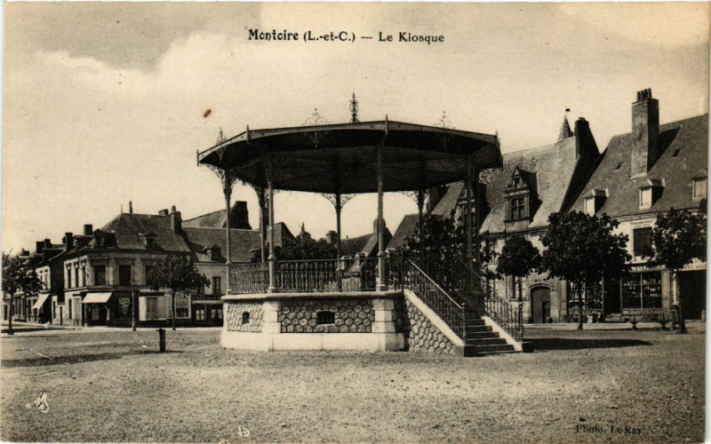 Carte postale ancienne Montoire - Le Kiosque