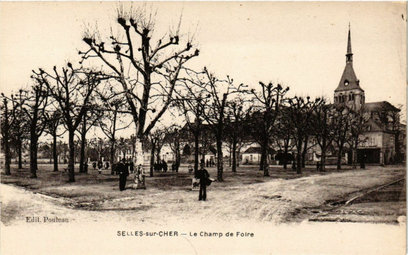 Carte postale ancienne Selles-sur-Cher - Le Champ de Folre à Selles-sur-Cher