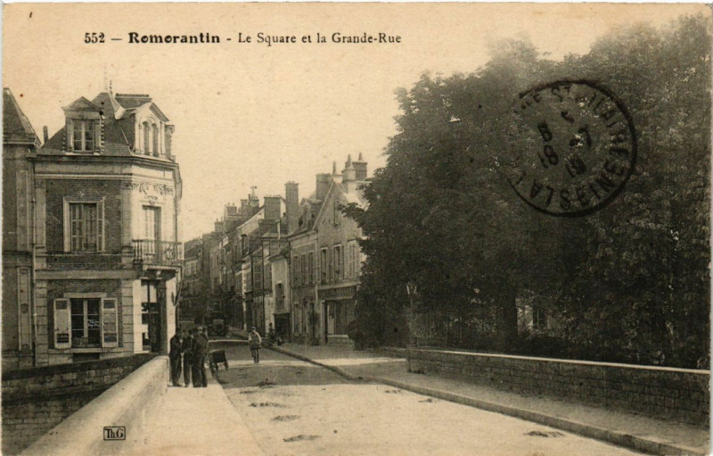 Carte postale ancienne Romorantin - Le Square et la Grande-Rue