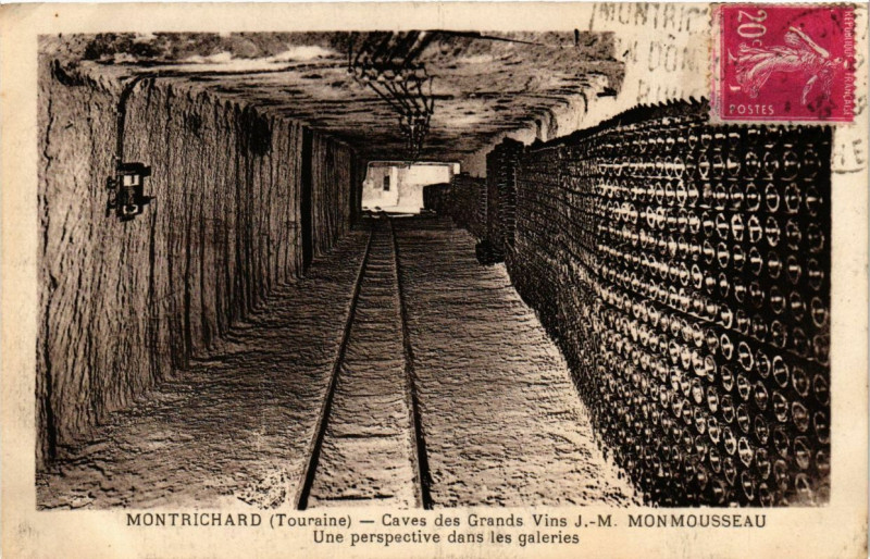 Carte postale ancienne Montrichard - Caves des Grands Vins J-M