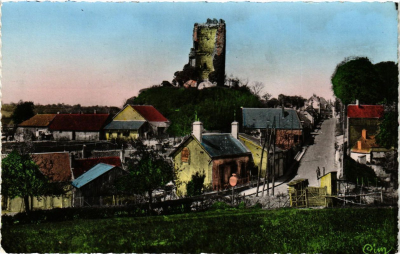 Carte postale ancienne Mondoubleau Vu d'ensemble sur le Donjon à Mondoubleau