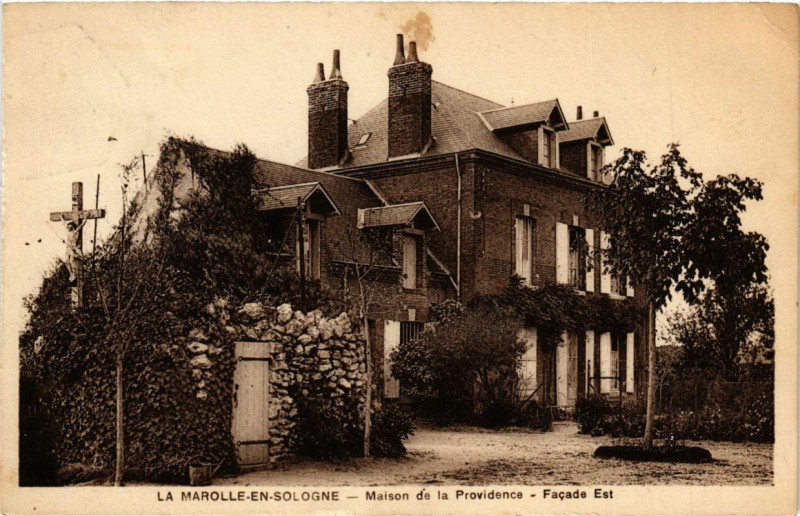 Carte postale ancienne La Marolle-en-Sologne - Maison de la Providence - Facade Est à La Marolle-en-Sologne