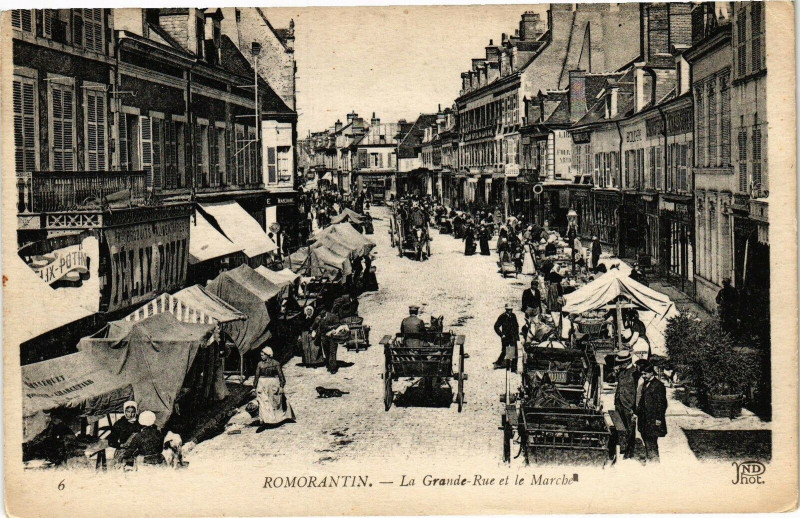 Carte postale ancienne Romorantin - La Grande Rue et le Marché