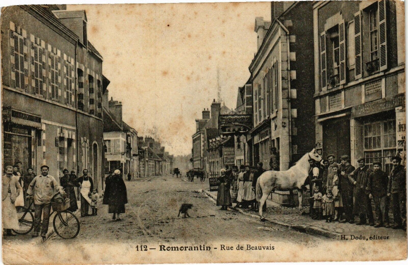 Carte postale ancienne Romorantin - Rue de Beauvrais