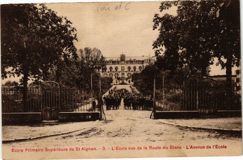 Carte postale ancienne Ecole Primaire Superieure de Saint-Aignan - L'Ecole vue de la Route.. à Saint-Aignan
