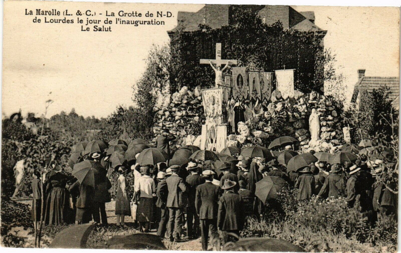 Carte postale ancienne La Marolle (L.-&-C.) - La Grotte de N-D de Lourdes le jour de