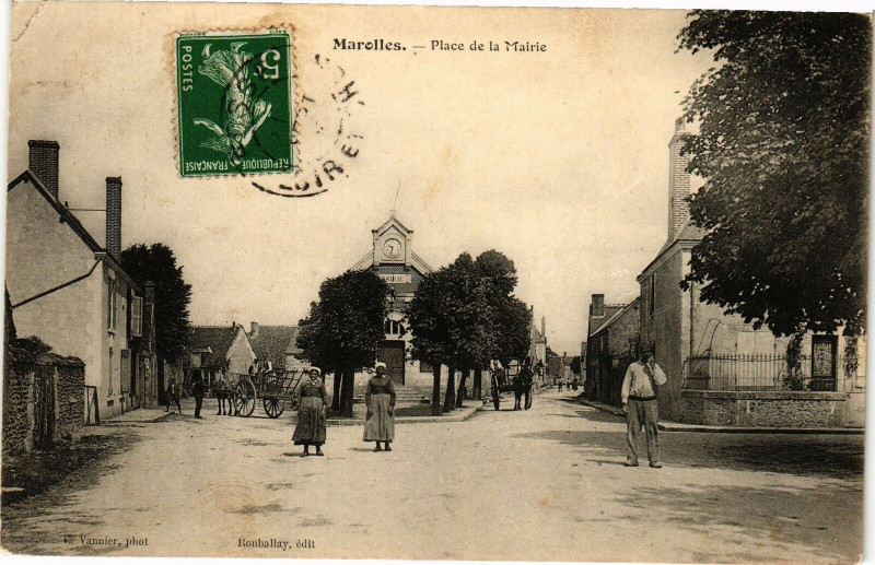 Carte postale ancienne Maroiles - Place de la Mairie