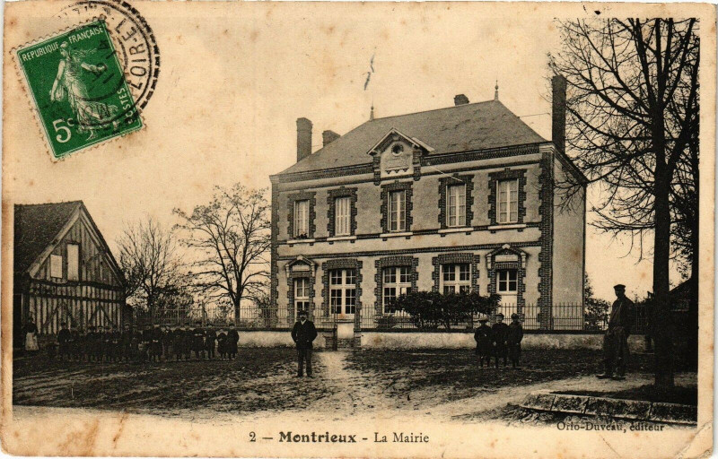 Carte postale ancienne Montrieux - La Mairie