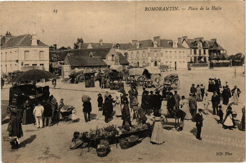 Carte postale ancienne Romorantin - Place de la Halle