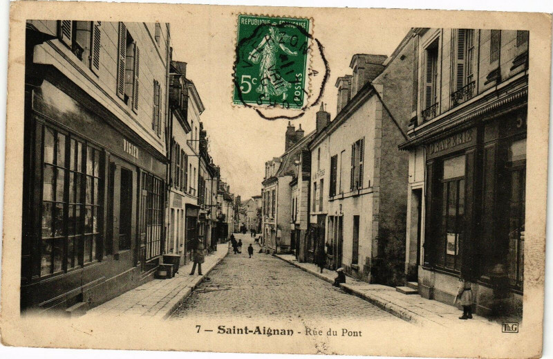 Carte postale ancienne Saint-Aignan - Rue du Pont à Saint-Aignan