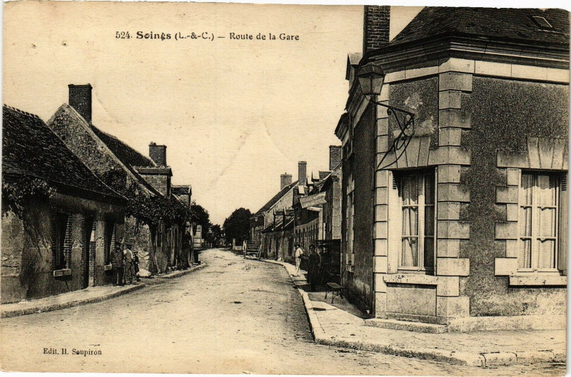 Carte postale ancienne Soines (l.-&-C.) - Route de la Gare