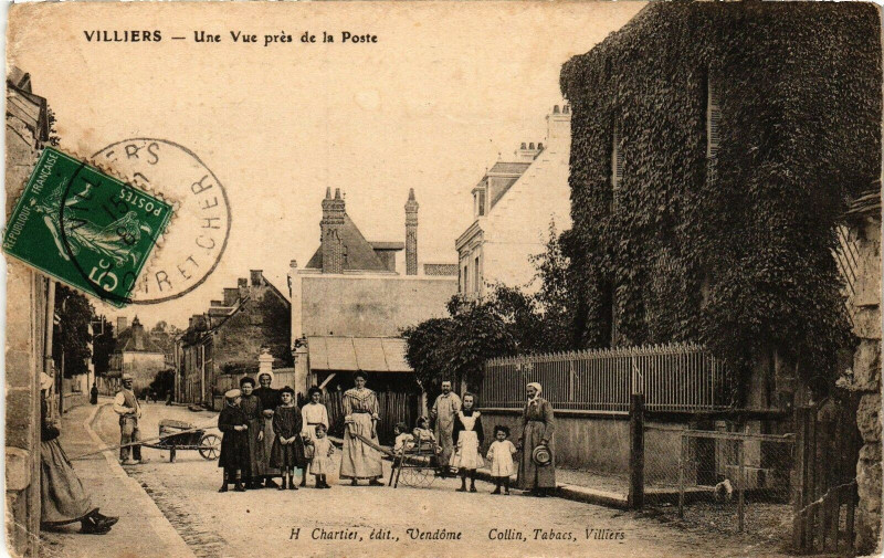 Carte postale ancienne Villiers - Une Vue Pres de la Poste