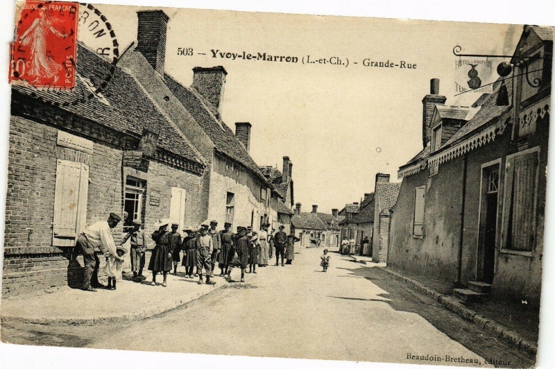 Carte postale ancienne Yvoy-le-Marron (L.-et-Ch.) - Grande-Rue à Yvoy-le-Marron