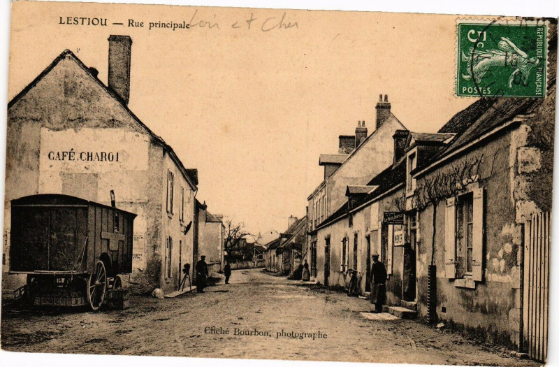 Carte postale ancienne Lestieu - Rue principale