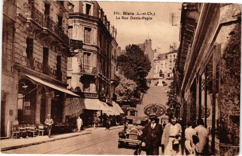 Carte postale ancienne Blois (L.-et-Ch.) - La Rue Denis-Papin à Blois