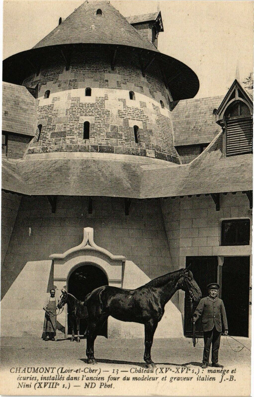 Carte postale ancienne Chaumont (Loir-et-Cher) - Chateau (Xv-Xvi.s) manege et ecuries...