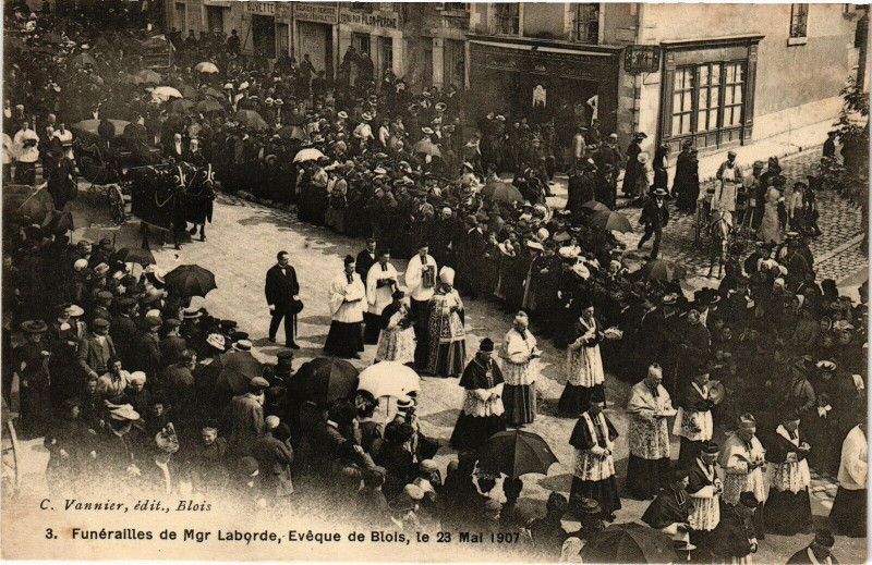 Carte postale ancienne Funerailles de Mgr Laborde Eveque de Blos le 23 Mai 1907