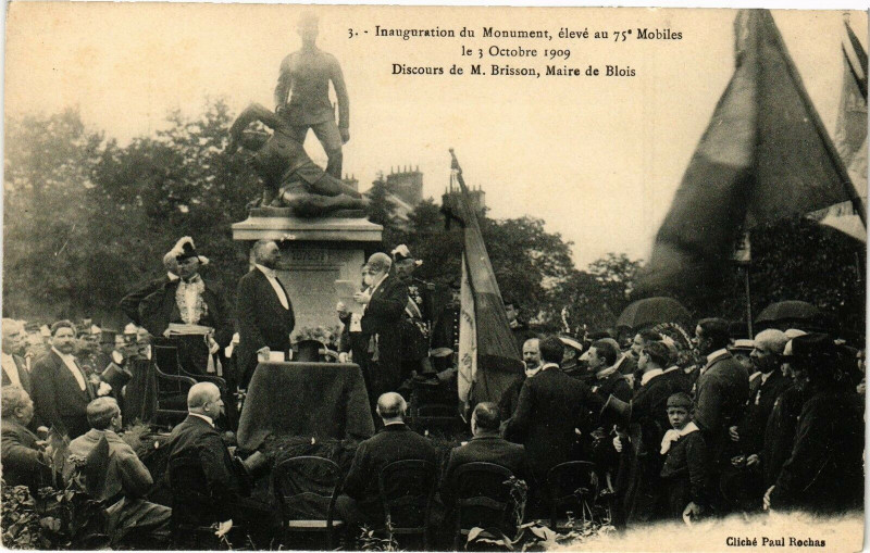 Carte postale ancienne Inauguration du Monument eleve au 75 Mobiles le 3 Octobre 1909