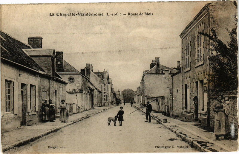 Carte postale ancienne La Chapelle-Vendomoise (L.-et-C.) - Route de Blois à Blois