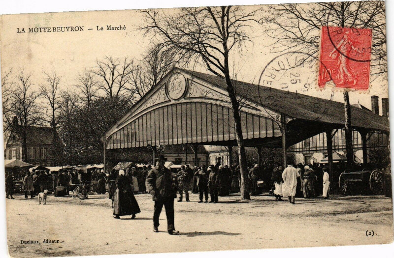 Carte postale ancienne La Motte - Beuvron - Le Marché