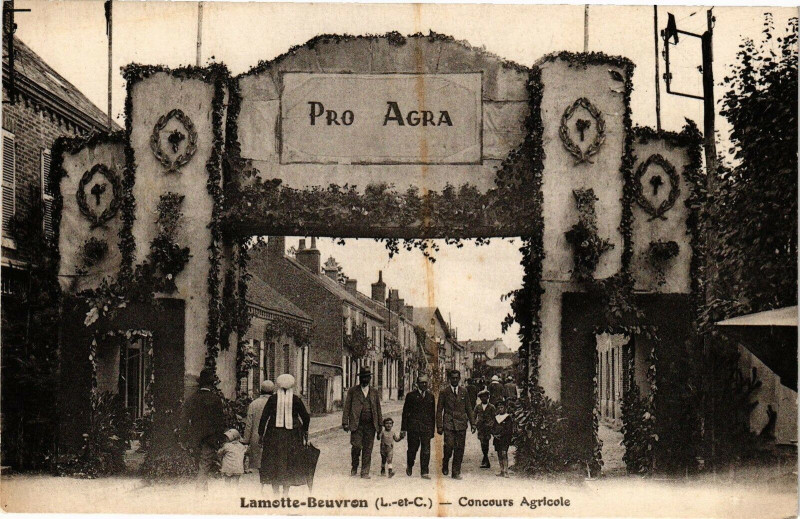 Carte postale ancienne Lamotte - Beuvron (L.-et-C.) - Concours Agricole à Lamotte-Beuvron