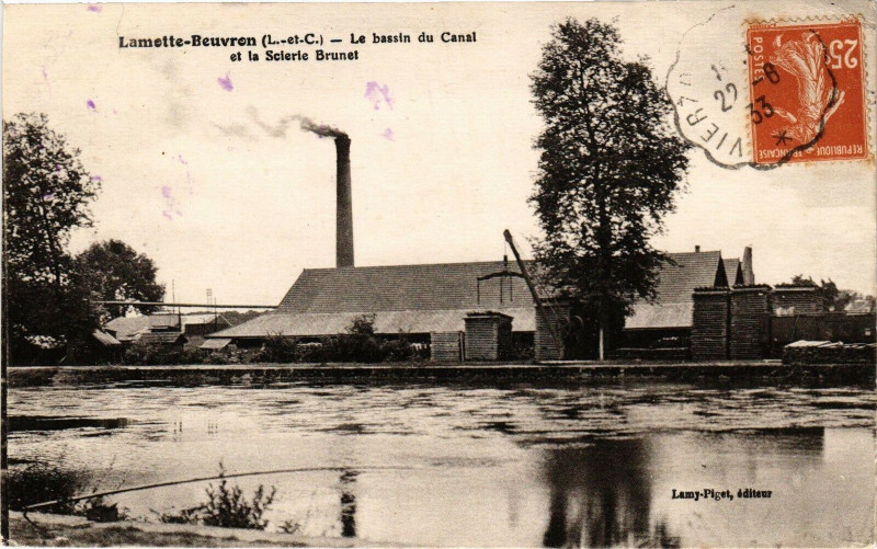 Carte postale ancienne Lamotte-Beuvron (L.-et-C.) Le bassin du Canal et la Scierie Brunet à Lamotte-Beuvron