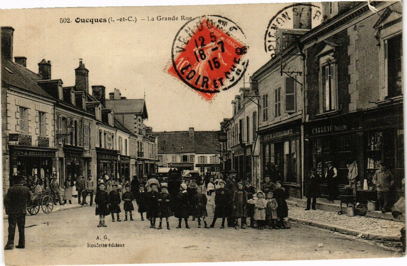 Carte postale ancienne Oucques (L.-et-C.) - La Grande Rue