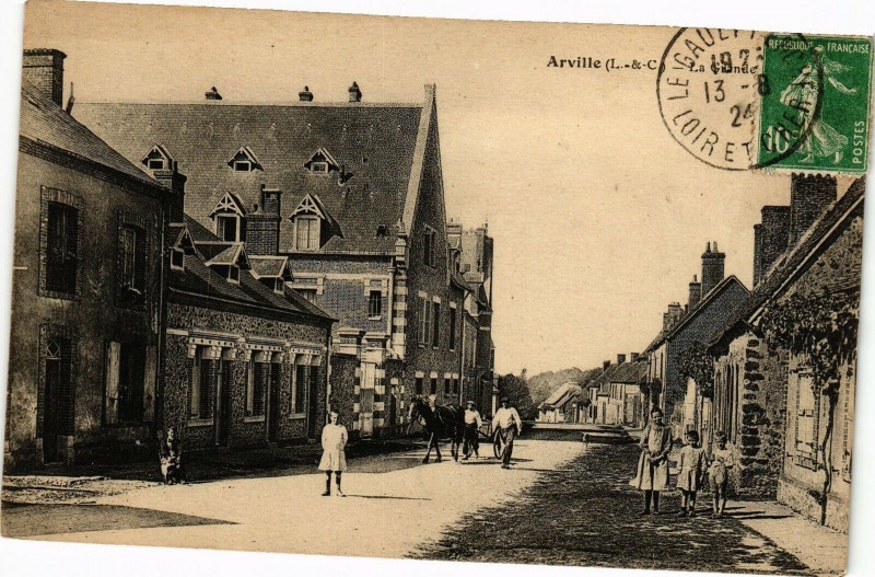 Carte postale ancienne Arville (L.-&-C.) - La Grande Rue
