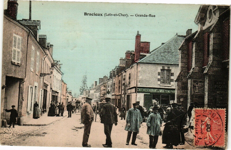 Carte postale ancienne Bracieux (Loir-et-Cher) - Grande - Rue à Bracieux