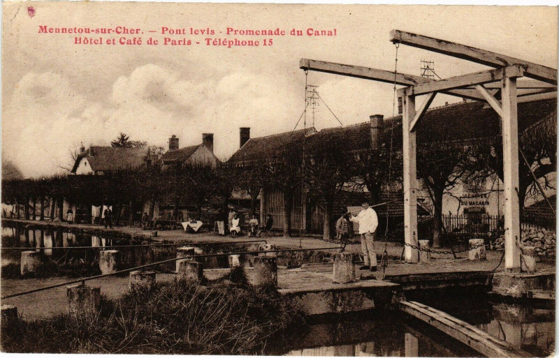 Carte postale ancienne Mennetou sur-Cher Pont levis Promenade du Canal Hotel et Cafe à Mennetou-sur-Cher