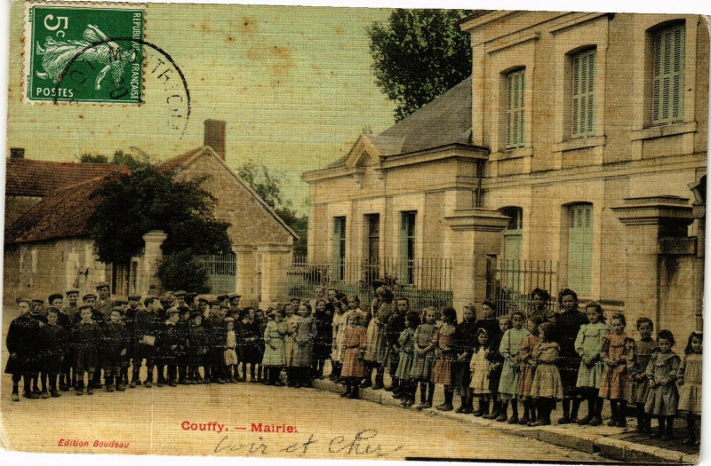 Carte postale ancienne Couffy - Mairie à Couffy