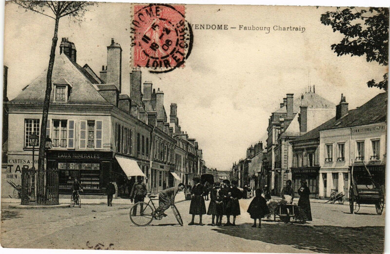 Carte postale ancienne Vendome - Faubourg Chartraip à Vendôme