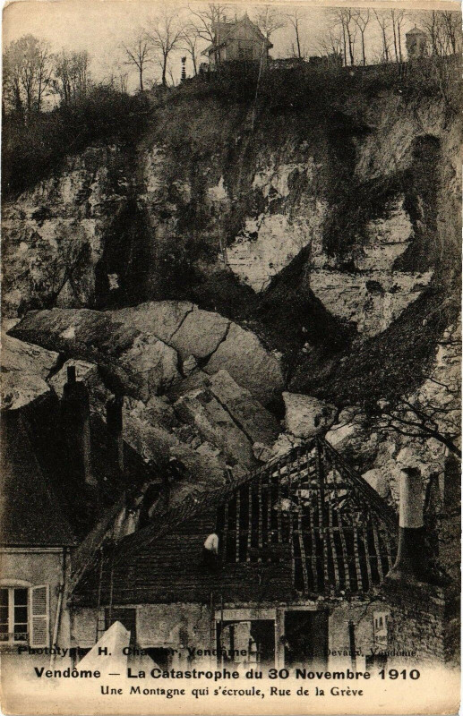 Carte postale ancienne Vendome - La Catastrophe du 30 Novembre 1910 - Une Montagne qui à Vendôme