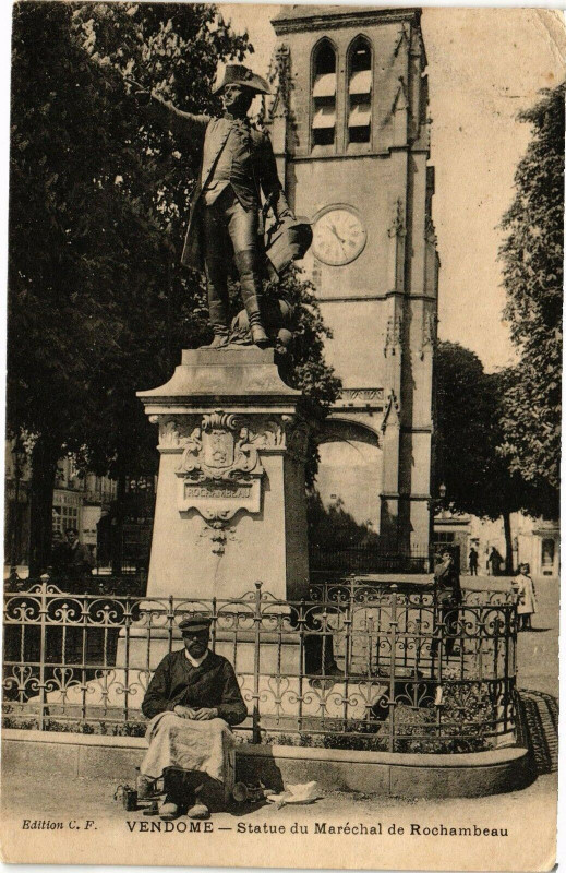 Carte postale ancienne Vendome - Statue du Marechal de RoCHAMBONeau à Vendôme
