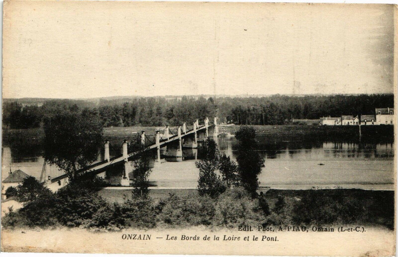 Carte postale ancienne Onzain - Les Bords de la Loire et le Pont