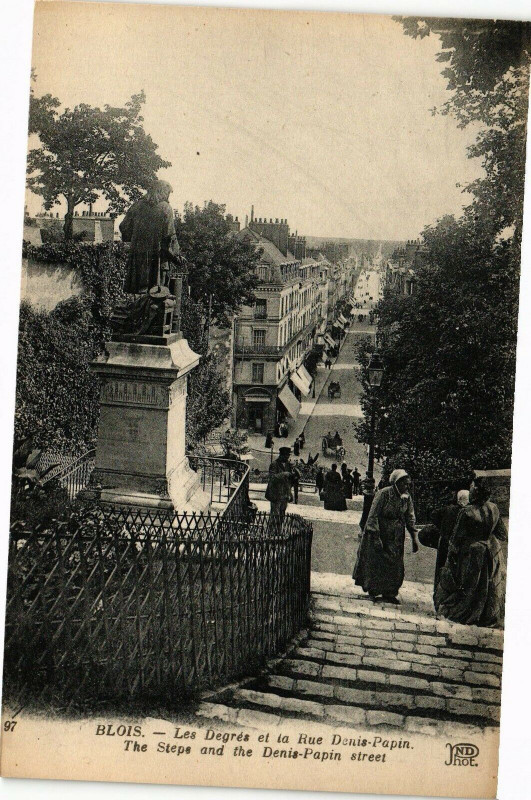 Carte postale ancienne Blois - Les Degres et la Rue Denis-Papin à Blois