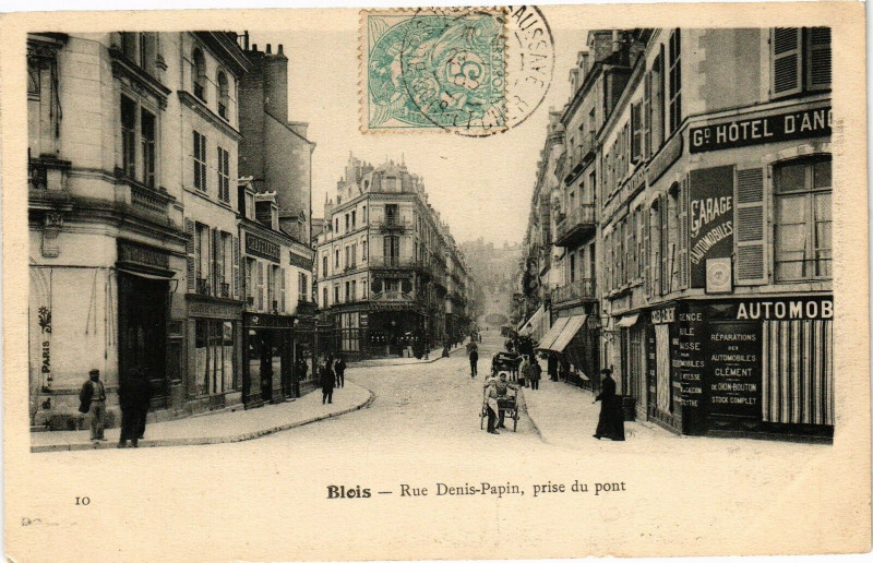 Carte postale ancienne Blois - Rue Denis-Papin prise du pont à Blois