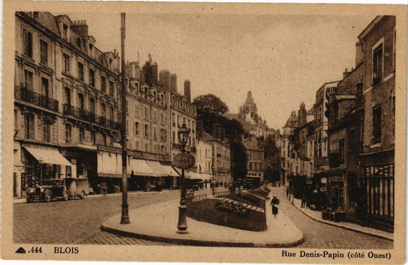 Carte postale ancienne Blois - Rue Denis-Papin (cote Ouest) à Blois