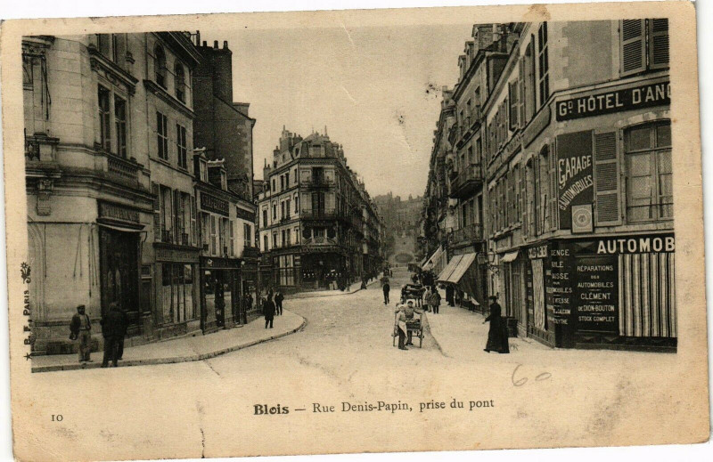 Carte postale ancienne Blois - Rue Denis-Papin prise du pont à Blois