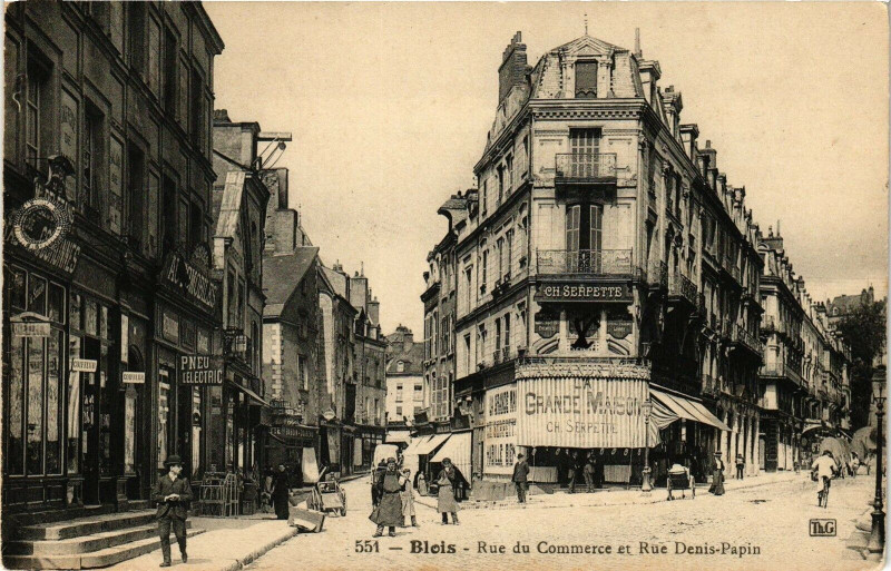 Carte postale ancienne Blois - Rue du Commerce et Rue Denis-Papin à Blois