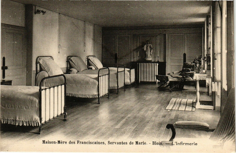 Carte postale ancienne Maison-Mere des Franciscaines Servantes e Marie - Blois - à Blois