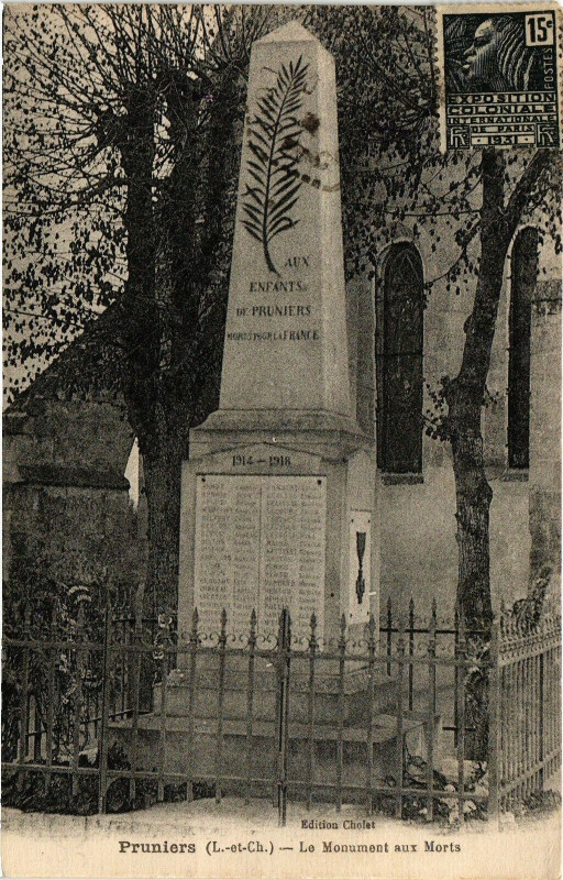 Carte postale ancienne Pruniers (L.-et-Ch.) - Le Monument aux Morts