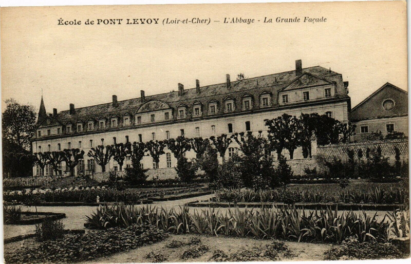 Carte postale ancienne Ecole de Pont Levoy (Loir-et-Cher) - L'Abbaye - La Grande Facade