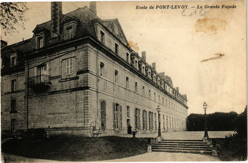 Carte postale ancienne Ecole de Pont - Levoy La Grande Facade