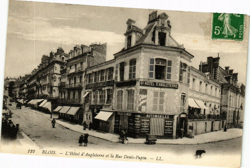 Carte postale ancienne Blois - L'Hotel d'Angleterre et la Rue Denis-Papin à Blois