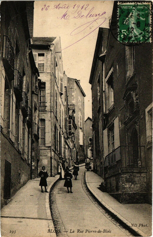 Carte postale ancienne Blois - La Rue Pierre-de-Blois (26 Aout 1912) à Blois
