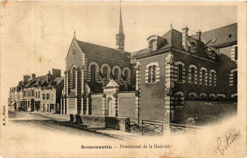 Carte postale ancienne Romorantin - Pensionnat de la Nativite