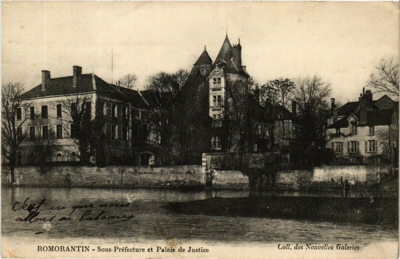 Carte postale ancienne Romorantin - Sous Prefecture et Palais de Justice