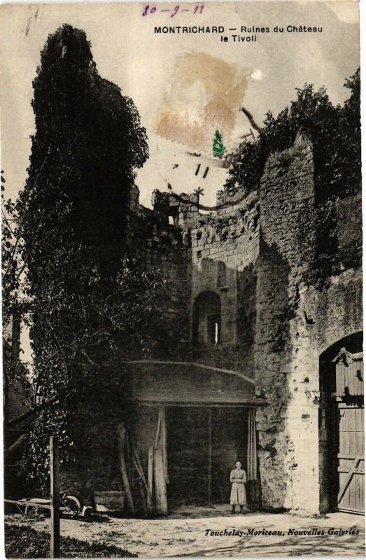 Carte postale ancienne Montrichard-Ruines du Chateau le Tivoli