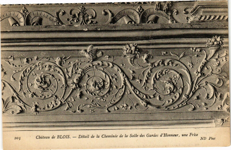 Carte postale ancienne Chateau de Blois-Detail de la Cheminée de la Salle des Gardes à Blois